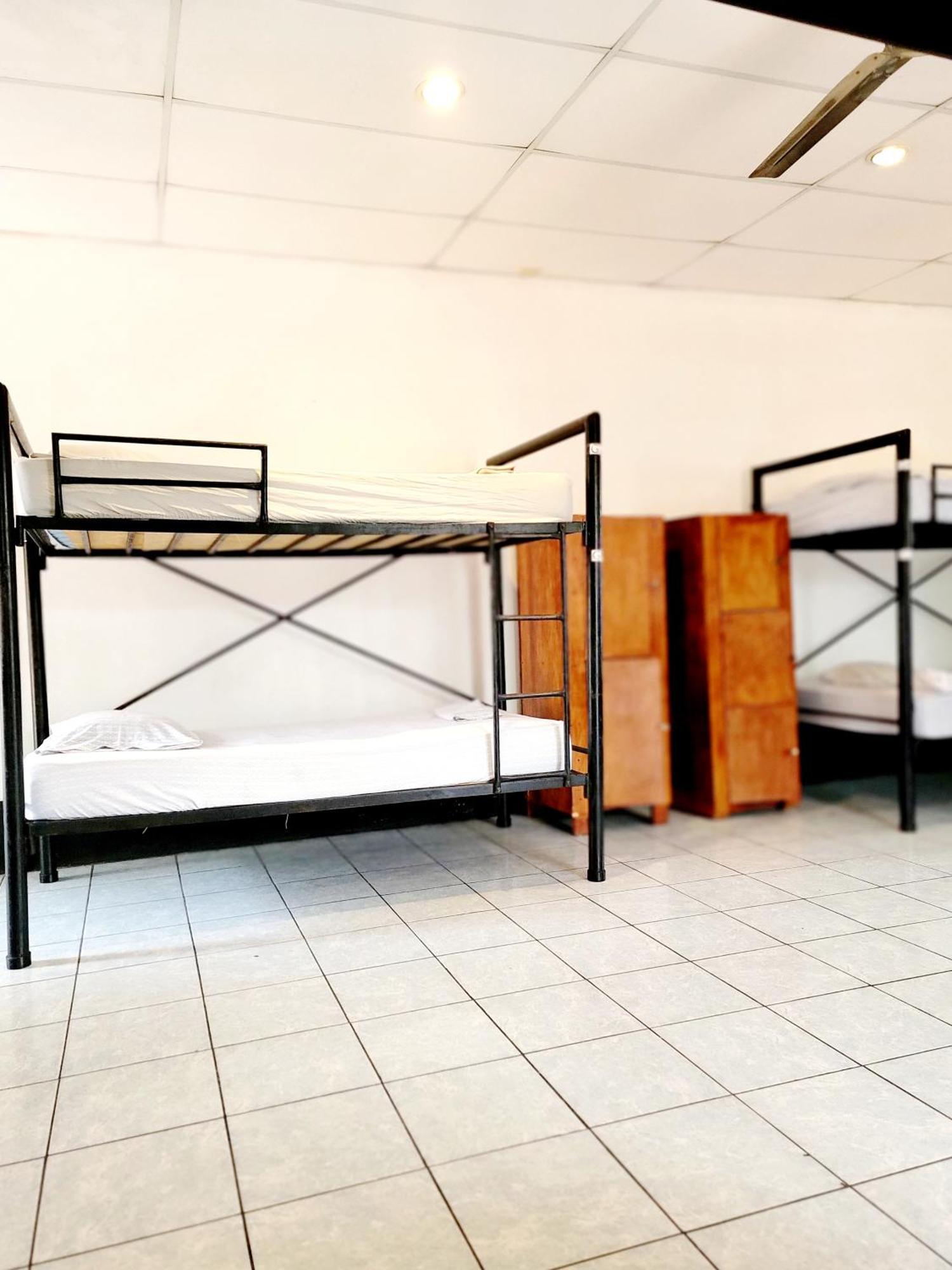 Poco A Poco Hostel Леон Экстерьер фото