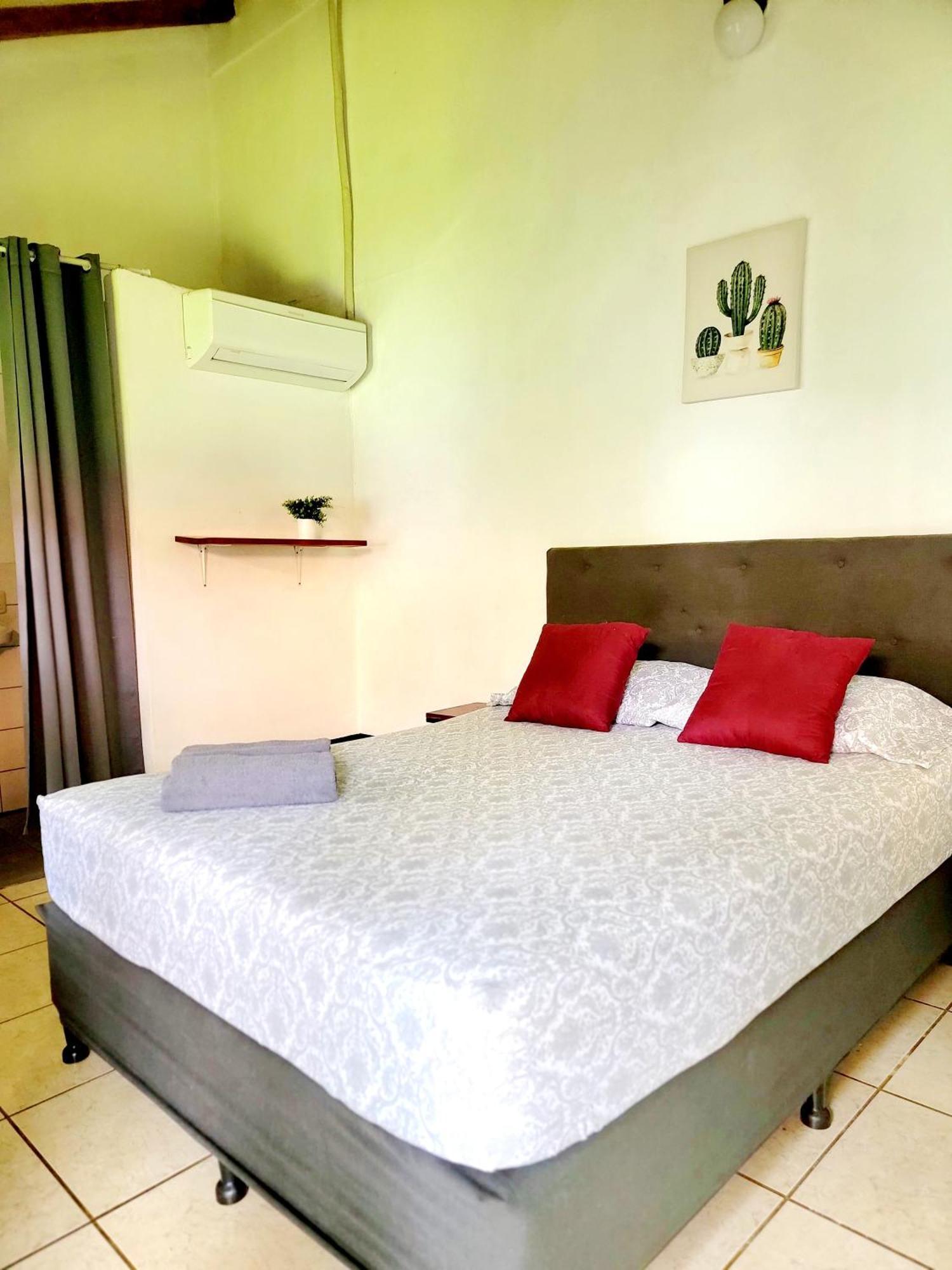 Poco A Poco Hostel Леон Экстерьер фото