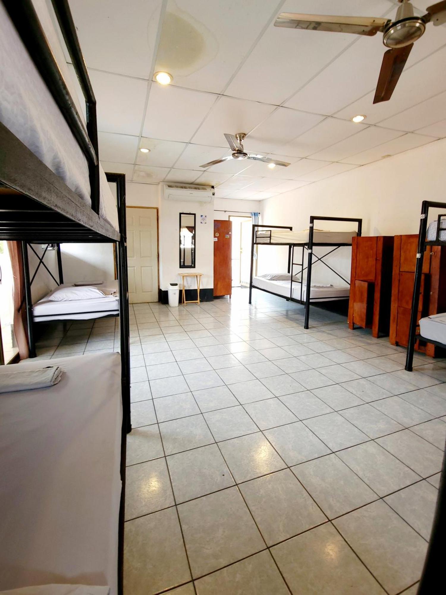Poco A Poco Hostel Леон Экстерьер фото