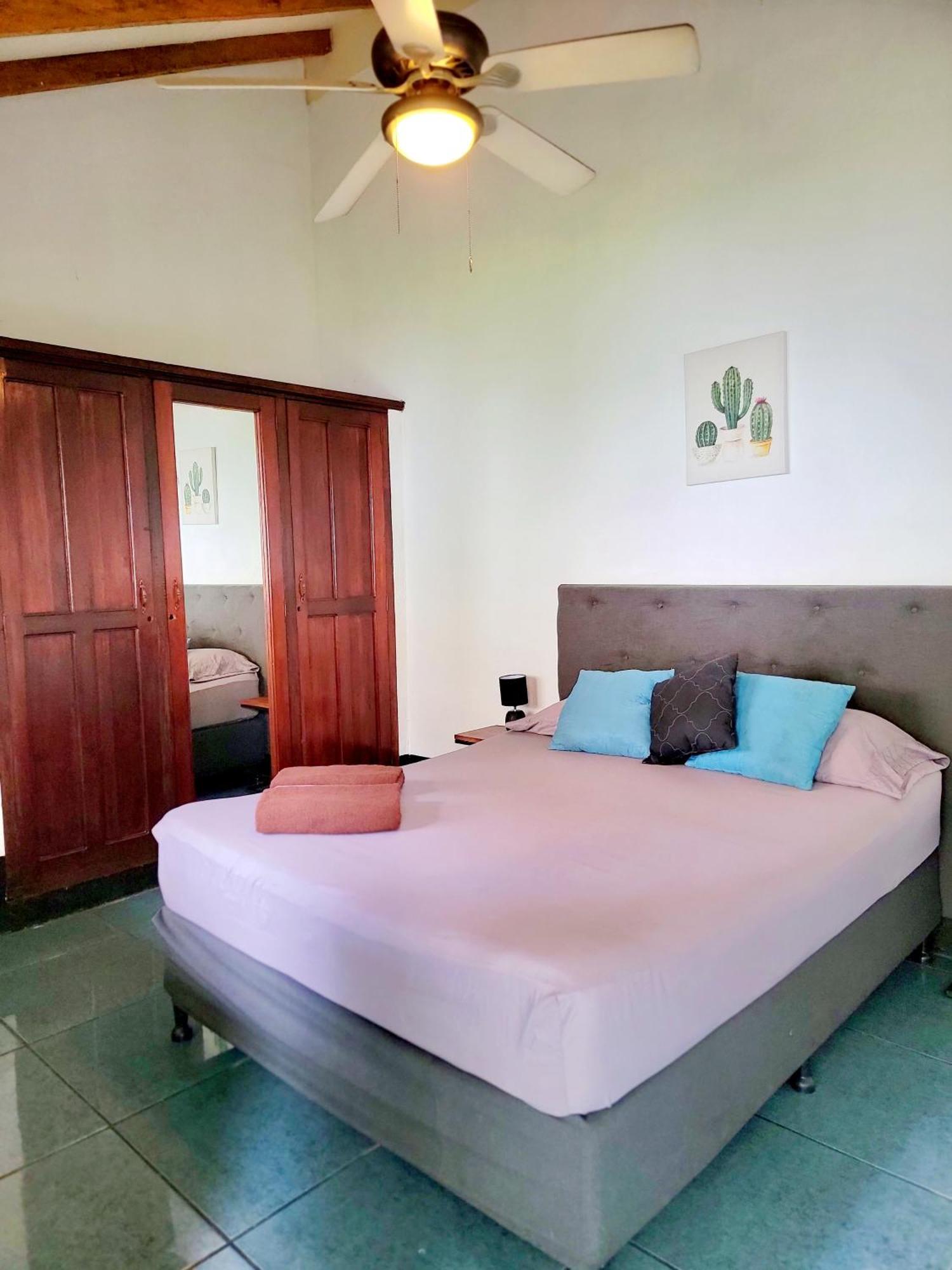 Poco A Poco Hostel Леон Экстерьер фото