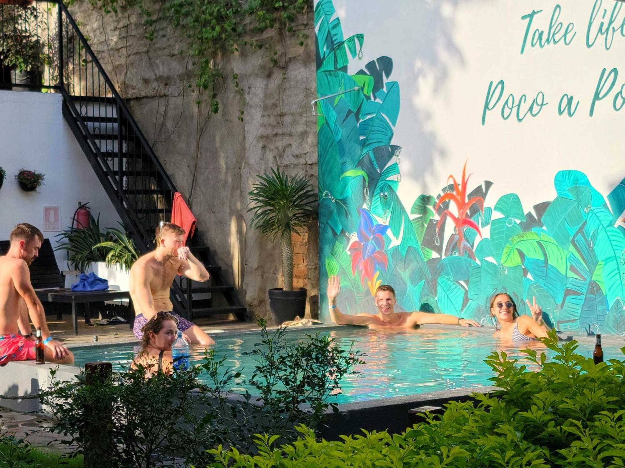 Poco A Poco Hostel Леон Экстерьер фото